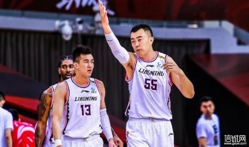 辽宁男篮爆发内讧,韩德君对郭艾伦不满,洋帅也对球队失去掌控