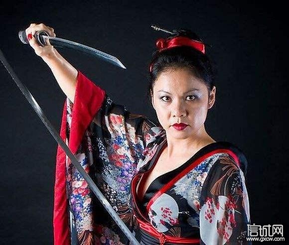 日本女武士日夜都不能休息,白天上阵打仗,晚上还要伺候男人