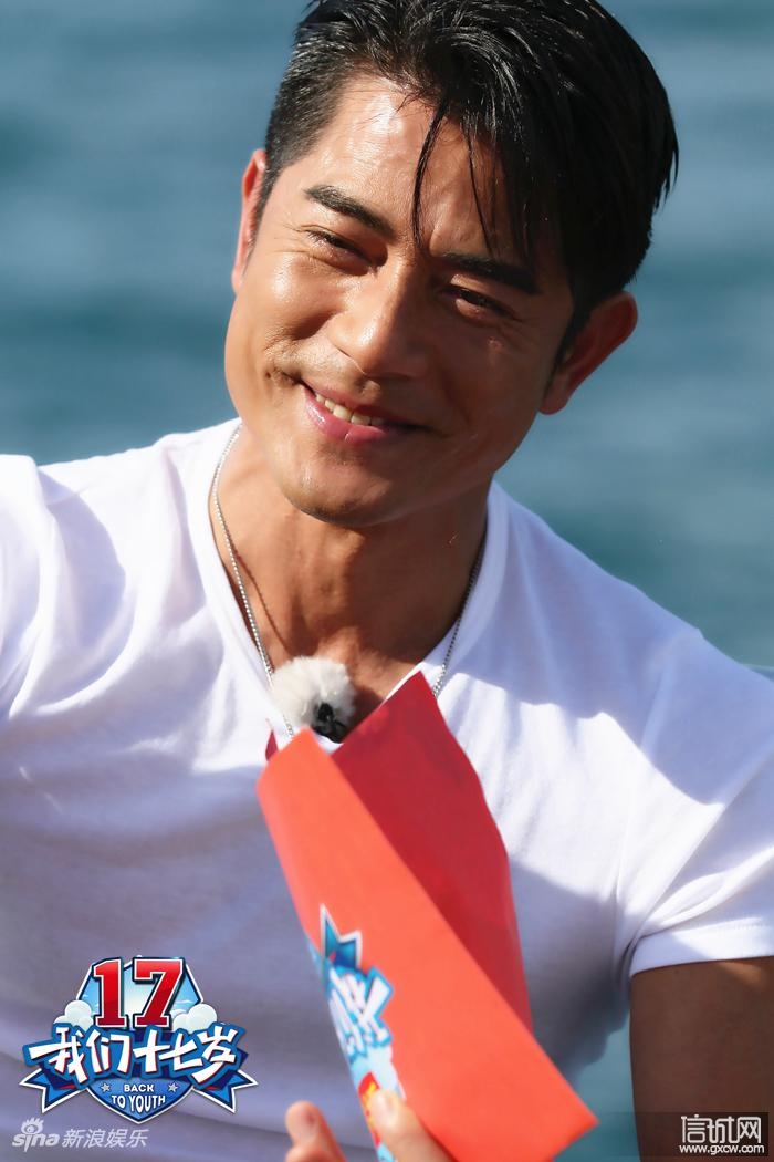 十七岁郭富城不舍想起17岁那年的雨季现场落泪