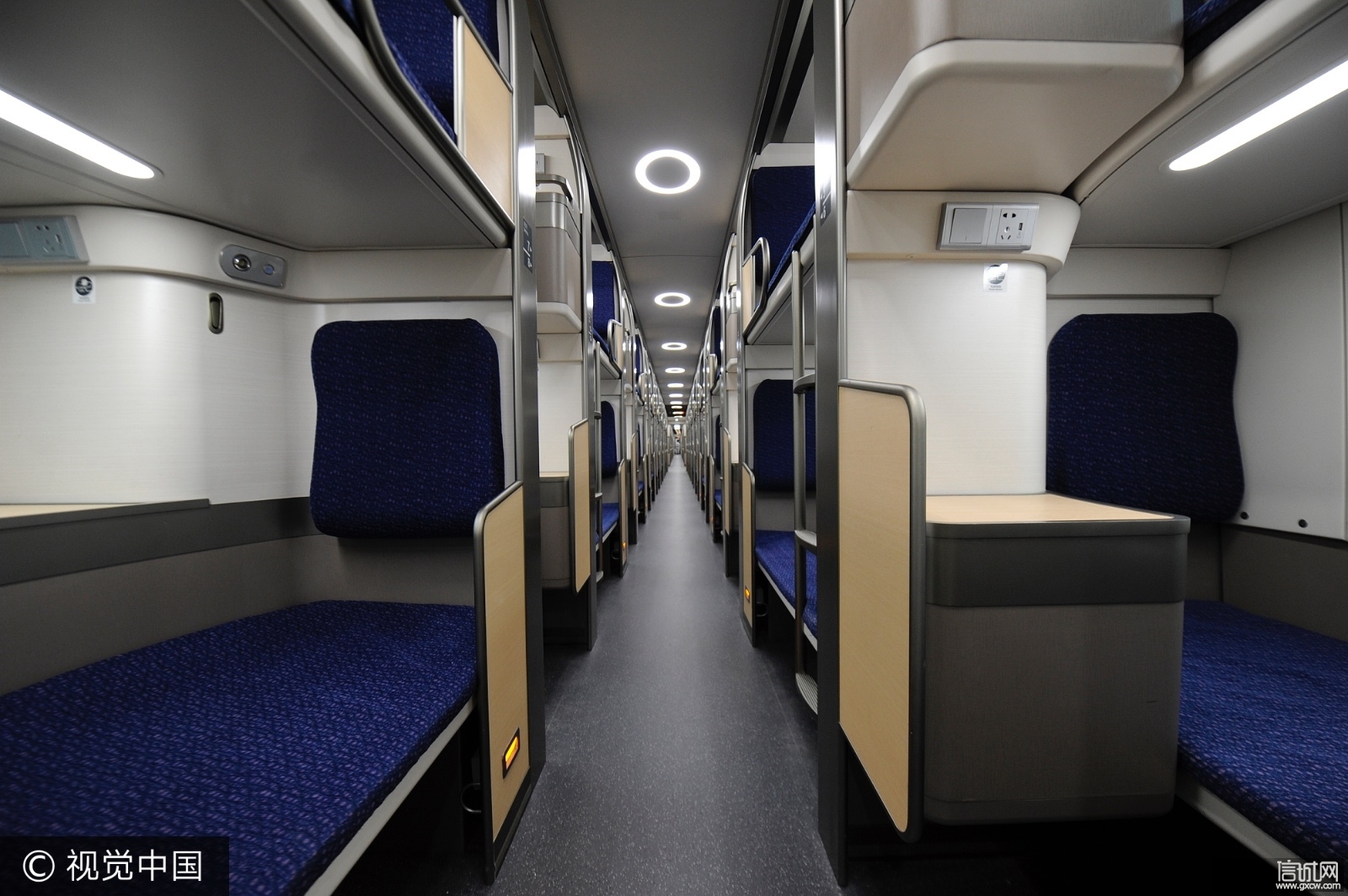 卧铺动车组升级啦! 每个铺位都是小"包间" 以后出门再也不累啦!