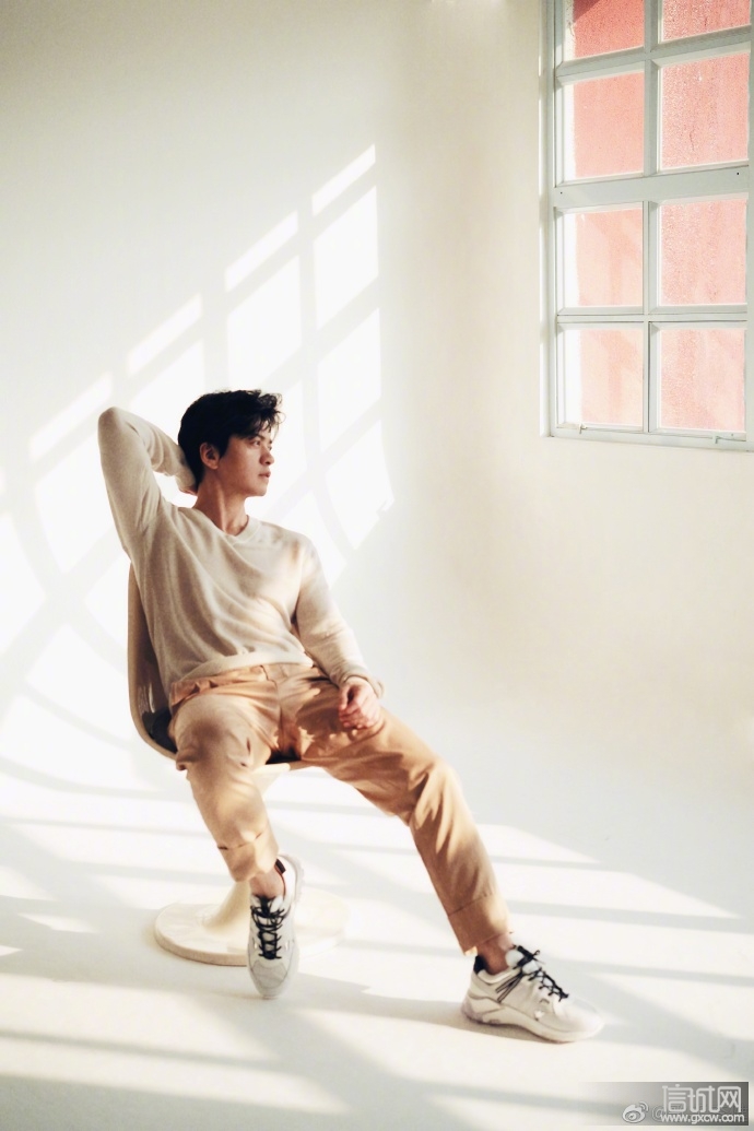 年纪,是可以不劳而获的,真正的生活可不是,继续努力!