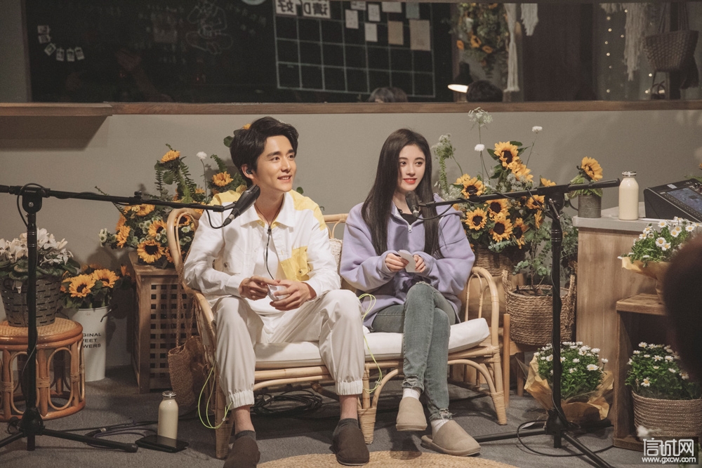 《朋友请听好》何炅遭遇张新成耿直提问易烊千玺分享记台词方法