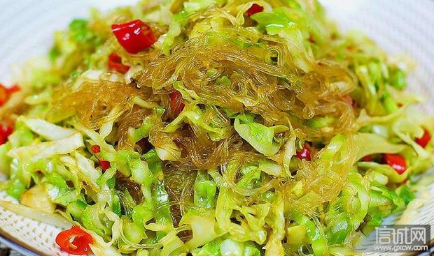 做包菜炒粉条时,学会这技巧,粉条不粘锅,比大排档做的还好吃