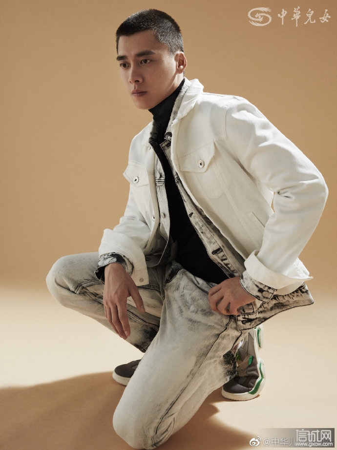 李易峰登《中华儿女》封面 把流量导向正能量