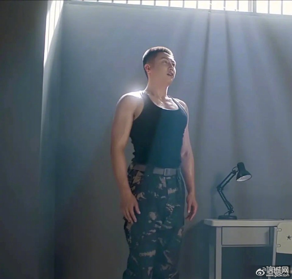 黄景瑜肌肉猛男